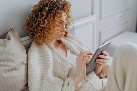 Cum să transformi tableta într-o bibliotecă virtuală personală