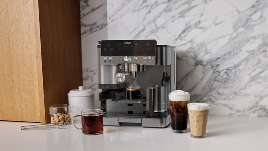 Cafea, adrenalină şi performanţă: Noul Ninja Luxe Café. O lansare cu motoarele turate şi espresso la superlativ

