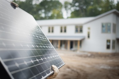 Cum transformă tehnologia modul în care generăm electricitate acasă