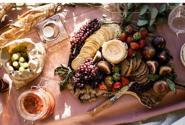 COMUNICAT DE PRESĂ: Cum transformi o simplă zi liberă într-o escapadă gourmet? Află de ce „afară” are alt gust