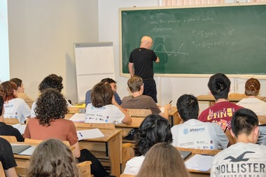 APEX Maths 2025 - Tabără internaţională de excelenţă pentru tinerii pasionaţi de matematică