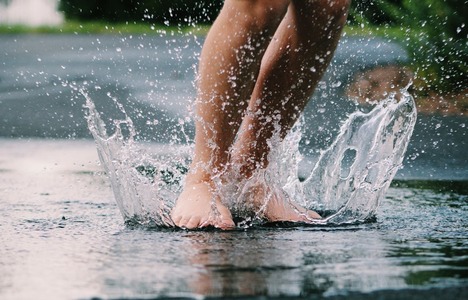 Cum să-ţi pregăteşti trusa de îngrijire pentru sezonul cald