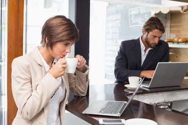 Cafea boabe pentru birou: cum alegi sortimentul ideal pentru colegi