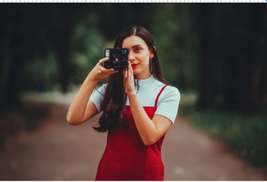 COMUNICAT DE PRESĂ: Mini-tutorial: Cum să foloseşti corect un aparat foto POLAROID instant?
