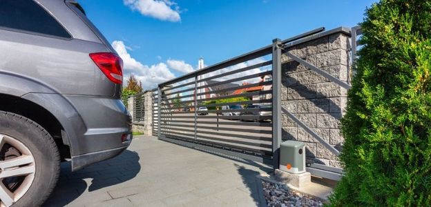 COMUNICAT DE PRESĂ: Confort zilnic - avantajele folosirii telecomenzilor şi senzorilor la bariera de acces