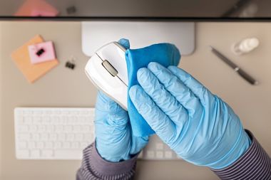 COMUNICAT DE PRESĂ: Cum întreţii echipamentele electronice la birou

