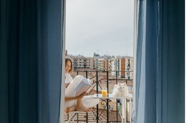 COMUNICAT DE PRESĂ: Stai liniştit în casa ta: IATĂ tot ce trebuie să ştii ca proprietar de apartament despre asigurarea locuinţei