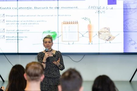 Prima generaţie de profesori-formatori pregăteşte adolescenţii României pentru o relaţie sănătoasă cu mâncarea