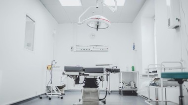Importanţa echipării corecte a unui cabinet medical pentru îmbunătăţirea îngrijirii pacienţilor