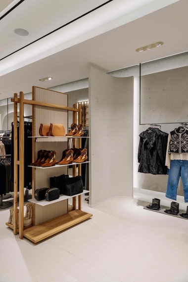 Reserved îşi consolidează prezenţa în România prin deschiderea unui nou magazin în Iulius Mall Suceava