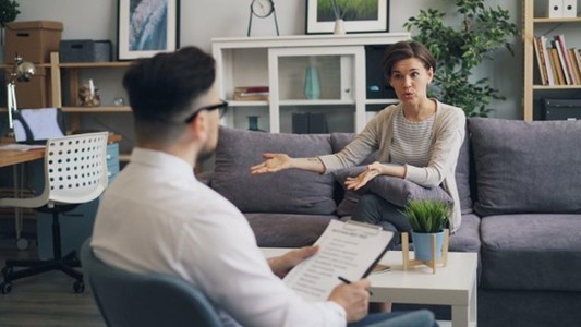 Psiholog sau psihiatru? Răspunde sincer la aceste 8 întrebări şi vei avea o direcţie mai clară
