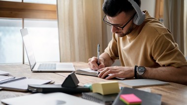 Cum poţi învăţa de 2 ori mai repede: Metode simple confirmate de psihologi