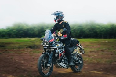 Cum să profiţi de cele mai bune oferte la echipamente şi vehicule moto de Black Friday - sfaturi pentru pasionaţii de motoare şi aventură