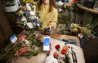 Comercianţii vor fi obligaţi să accepte plăţi cu cardul începând cu 1 ianuarie