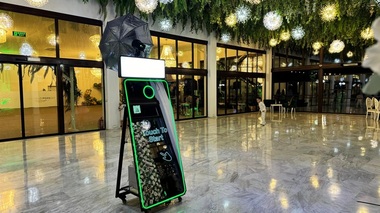 Ghidul Evenimentelor 2026: Cabina Foto sau Oglinda Magica? Analiza Completa pentru O Alegere Perfecta