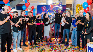 Un ascultător norocos a câştigat o super maşină la aniversarea a 10 ani de Digi FM