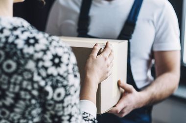 Cum să păstraţi clienţii? Aveţi grijă de procesul de returnare şi de serviciul post-vânzare