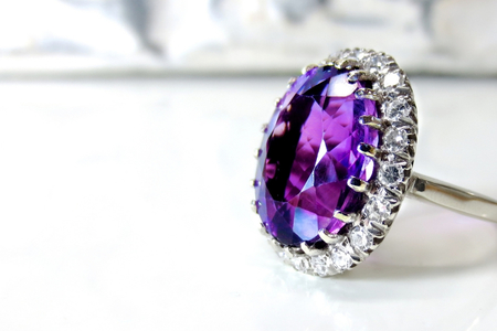 Cum combini bijuteriile cu pietre semipreţioase în funcţie de energie şi aspect?