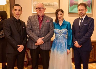 Gratia Viva, noua expoziţie deschisă de WIN Gallery, vă propune să pătrundeţi în universul botanic şi cultural al artistului Marcel Lupşe