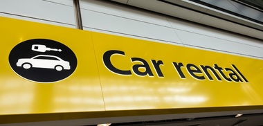 SUV-ul închiriat la aeroport: spaţiu, putere şi libertate imediat ce aterizezi