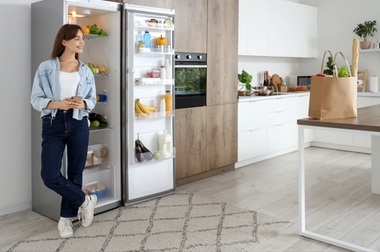 O combină frigorifică modernă şi rolul ei în organizarea eficientă a bucătăriei tale