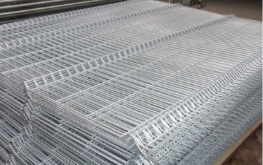 Românii caută din ce în ce mai mult calitatea. Analiza Est Metalcab arată că din ce în ce mai mulţi români investesc în garduri de calitate