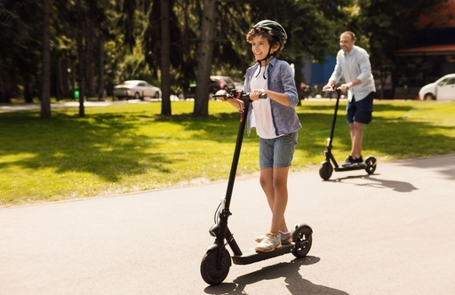 Cum să transformi plimbarea cu trotineta într-o activitate în familie?