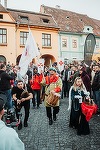 Sighişoara, ultima cetate medievală încă locuită din Europa, marchează începutul verii cu festivalul „Carnaval în cetate”