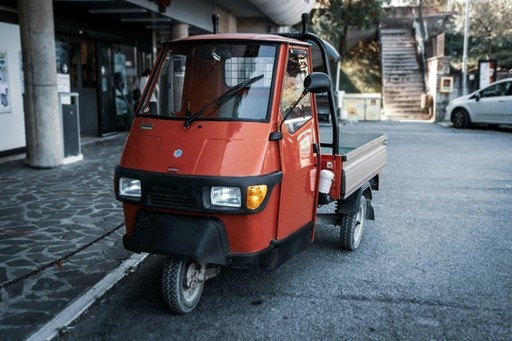 Ce vehicule electrice pot folosi fără permis în România în 2026? Ghid complet pentru deplasări legale şi economice