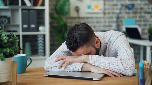 Burnout-ul îţi „omoară” testosteronul: De ce ai rămas fără vigoare şi cum îţi recapeţi drive-ul