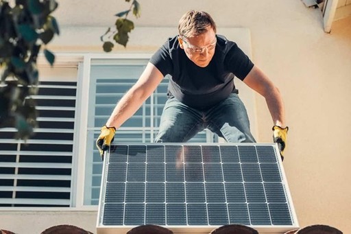 Cum să alegi un kit cu panouri fotovoltaice potrivit pentru casa ta