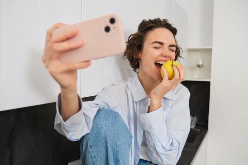 Cât de mult merită să plăteşti pentru un telefon? De ce modelele din anii trecuţi rămân cea mai deşteaptă alegere