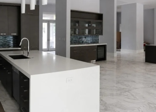 Eleganţă şi durabilitate în amenajări: cum folosim marmura în locuinţele moderne