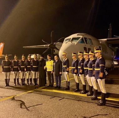 UPDATE - Regina-mamă Elena, reînhumată alături de fiul ei, regele Mihai I, la Curtea de Argeş. Cortegiul Reginei-mamă Elena, popas la Palatul Elisabeta în drum spre Curtea de Argeş - FOTO, VIDEO