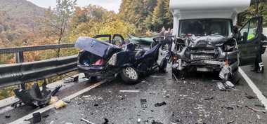 Patru persoane, între care un copil de un an, rănite într-un accident produs pe Valea Prahovei - FOTO