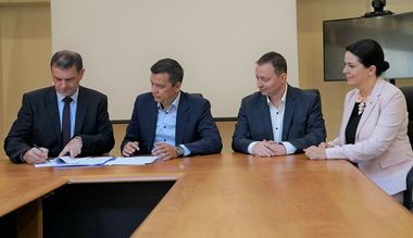 Sorin Grindeanu: Descentralizarea proiectelor reprezintă un obiectiv major pentru accelerarea dezvoltării infrastructurii rutiere! CNAIR a semnat astăzi un nou protocol cu autorităţile locale