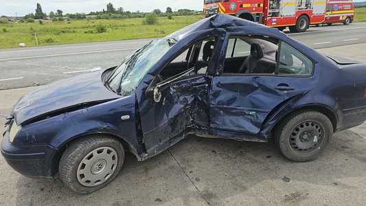 Accident grav pe centura Craiovei. Un şofer care nu a acordat prioritate a murit după ce autoturismul pe care îl conducea a fost izbit de o motocicletă
