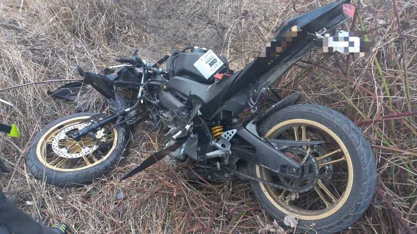 Dolj: Adolescent de 15 ani, mort după ce motocicleta pe care o conducea s-a izbit violent de un cap de pod. Vehiculul nu era înmatriculat
