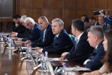 Premierul interimar Cătălin Predoiu, întrevedere cu reprezentanţii companiei americane Sig Sauer: Dorim să creştem prezenţa economică americană în economia românească, prin investiţii directe şi proiecte de modernizare şi tehnologizare