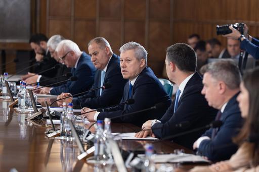 Premierul interimar Cătălin Predoiu, întrevedere cu reprezentanţii companiei americane Sig Sauer: Dorim să creştem prezenţa economică americană în economia românească, prin investiţii directe şi proiecte de modernizare şi tehnologizare