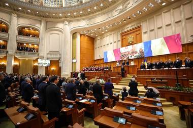 UPDATE - Preşedintele ales Nicuşor Dan şi-a preluat mandatul după ce a depus jurământul în plenul Camerelor reunite: Voi fi un preşedinte deschis la vocea societăţii şi partener cu societatea / Cer partidelor să acţioneze în interesul naţional - VIDEO