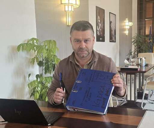 Primarul Capitalei, Ciprian Ciucu: Am semnat autorizaţia de construire pentru punerea în siguranţă şi reabilitarea Şcolii I.G. Duca, din Sectorul 5 / Dl. primar Piedone Jr. m-a rugat să îl ajut şi să deblocăm autorizaţia