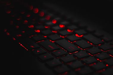 (P) Într-o lume a tabletelor şi smartphone-urilor, laptopurile sunt mai relevante ca niciodată