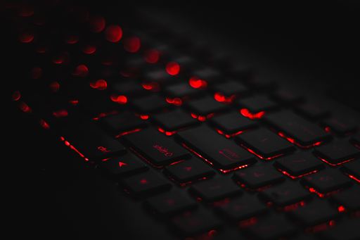 (P) Într-o lume a tabletelor şi smartphone-urilor, laptopurile sunt mai relevante ca niciodată