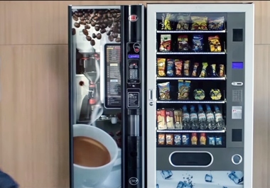 Analiză: Impunerea obligaţiei de a instala case de marcat la automatele comerciale poate scoate de pe piaţă peste 30% din aparate