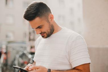 (P) Cum se prezintă piaţa telefoanelor mobile şi ce aduce nou 2021?
