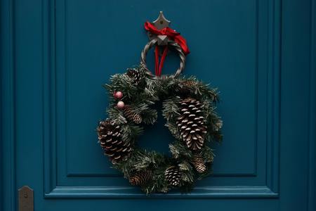 Sărbătoriţi Crăciunul în stil: 5 moduri de a vă face casa să se simtă festivă (P)