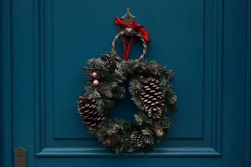 Sărbătoriţi Crăciunul în stil: 5 moduri de a vă face casa să se simtă festivă (P)