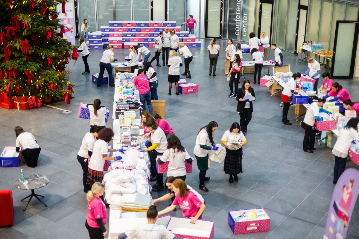 Maratonul Cutia Bebeluşului: 400 de ore de...