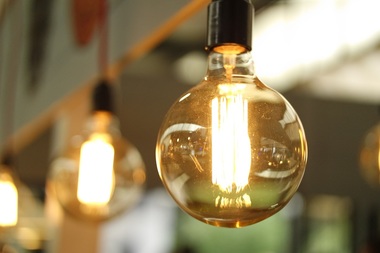 Cum alegi cel mai bun furnizor de energie electrică pentru locuinţa ta?